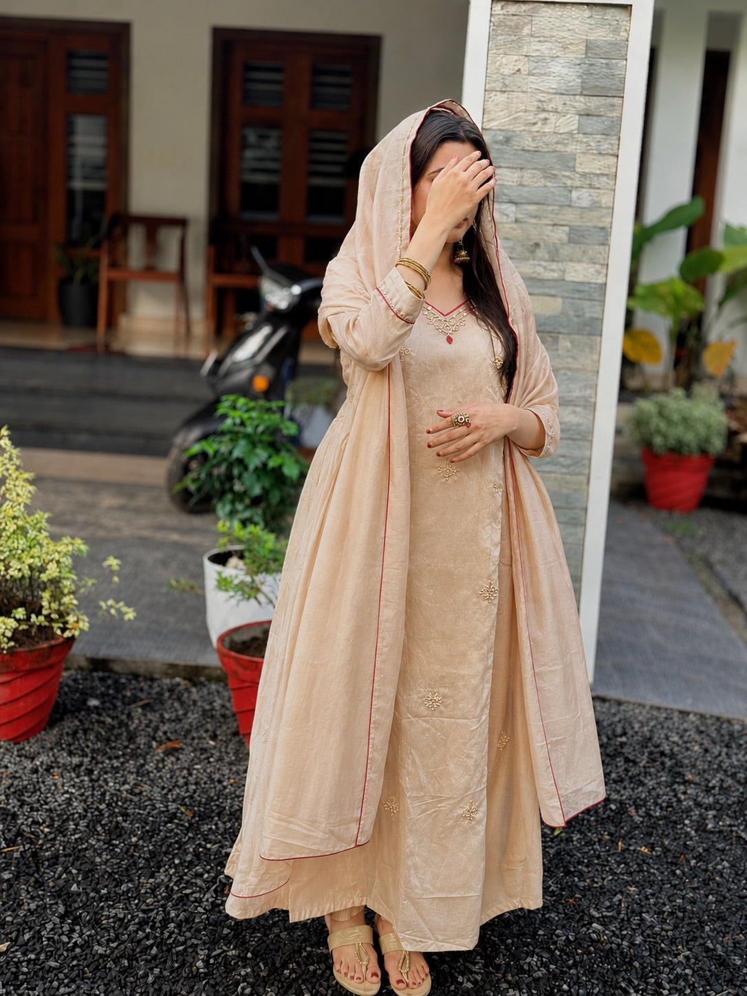 Exquisite handwork on the neckline.*🪷 A perfect blend of tradition and luxury.💟