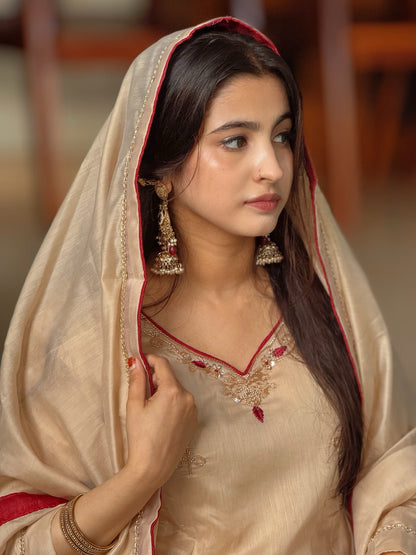 Exquisite handwork on the neckline.*🪷 A perfect blend of tradition and luxury.💟