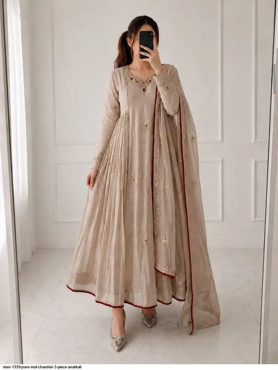 Exquisite handwork on the neckline.*🪷 A perfect blend of tradition and luxury.💟